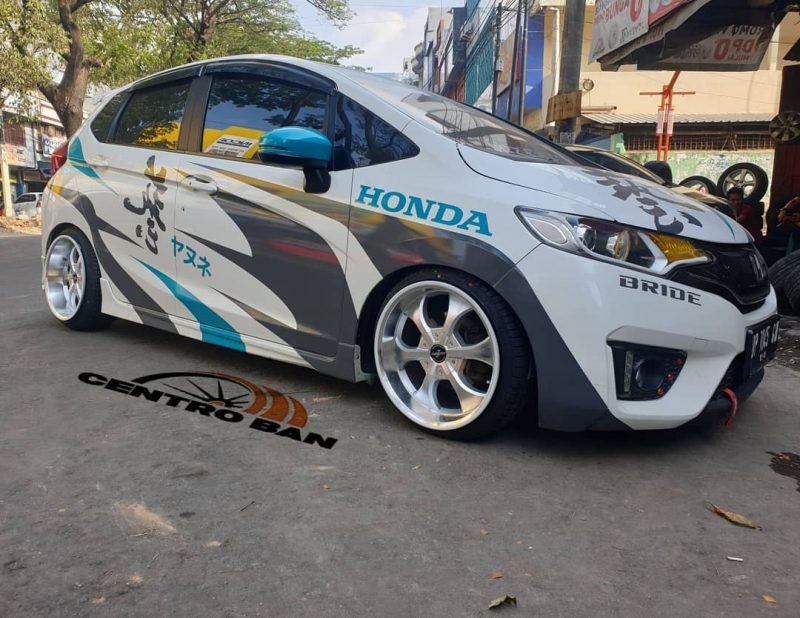 Honda Jazz On Expand 17x8.5/9.5 8x100/114.3 By JF Luxury