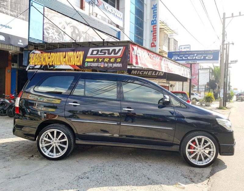 Toyota Kijang Innova On CIGAN TES 20x8.5/9.5 5x114,3 +40 +38