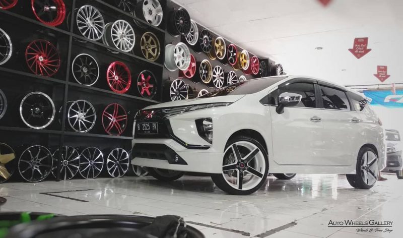 CV3 20x8.5 // 5x114.3 // +40 Accelera PHIR 245/35/20