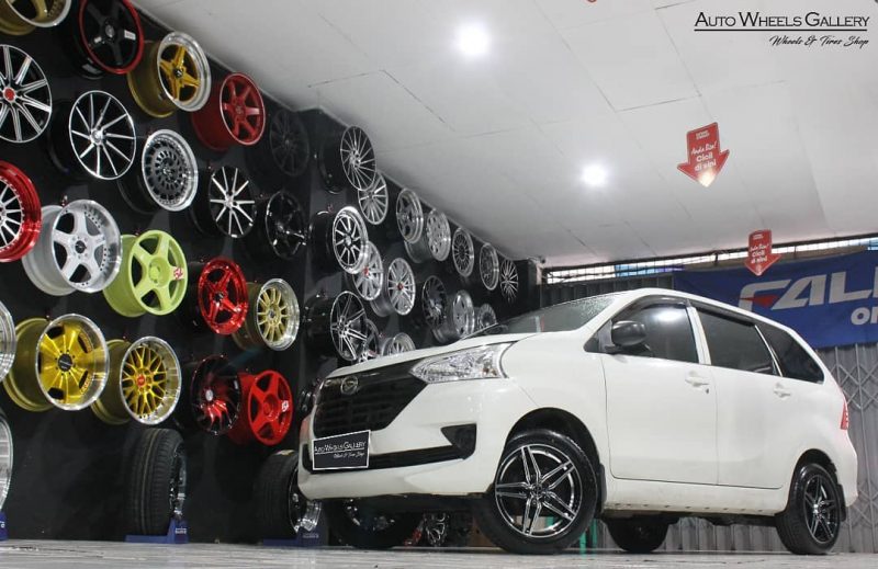 5385 16x7.0 | 8x100-114.3 | +38 Accelera PHIR 205/55/16