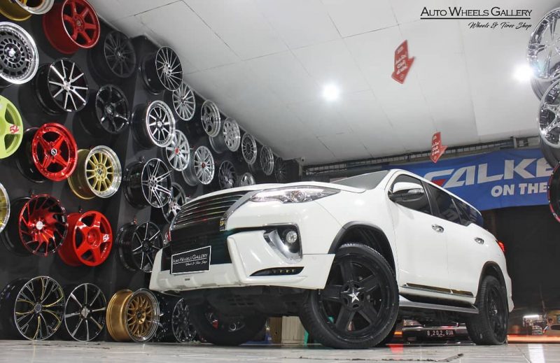 ROCKSTAR III  22x9.0 | 6x139.7 | +20  ACHILES Desert Hawk 285/40/22 By JF Luxury