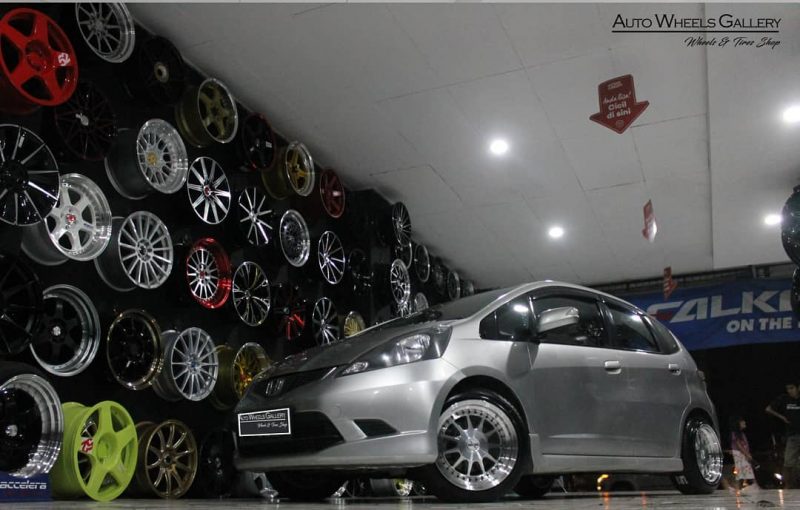 HARTGE 16x8.0/9.0 | 8x100-114.3 | +30/25  ACCELERA PH I 195/50/16