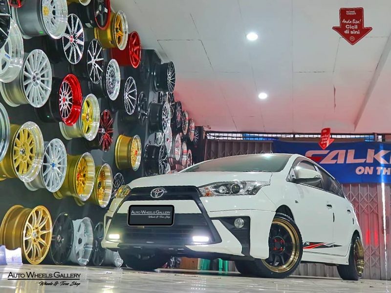 RCS Sport 17x7.5/8.5 // 8x100/ 114.3 // +40/+35  With @accelera_radial PHI-R 215/40/17