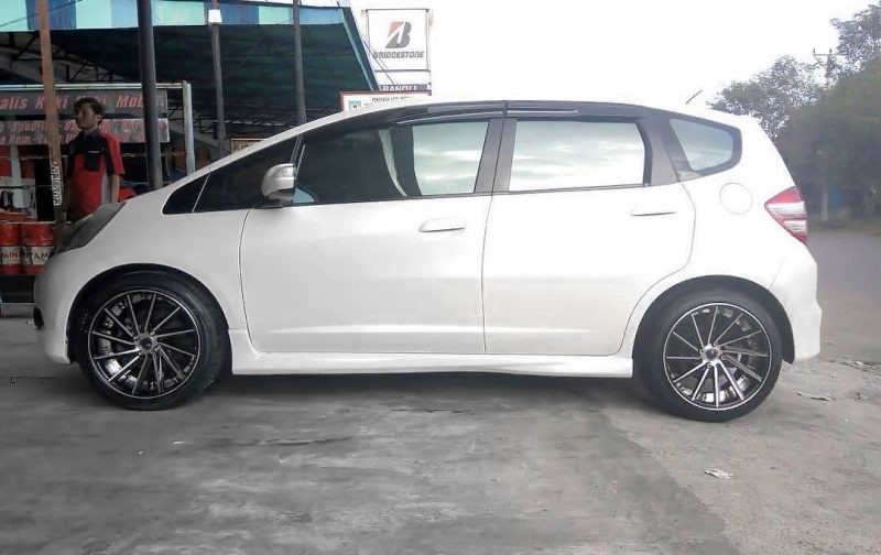 Model : Slopping Size : 17x7.5/8.5 | 8x100/114.3  By JF Luxury