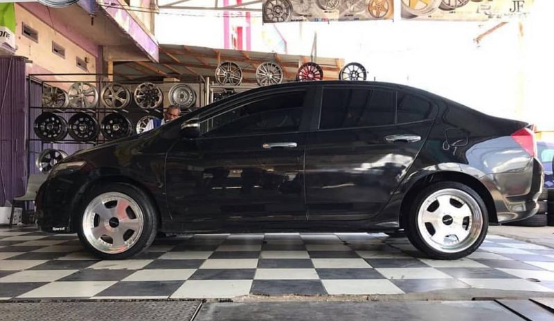 Model : DH  Size : • 17x8.5/9.5 | 8x100/114.3  By JF Luxury