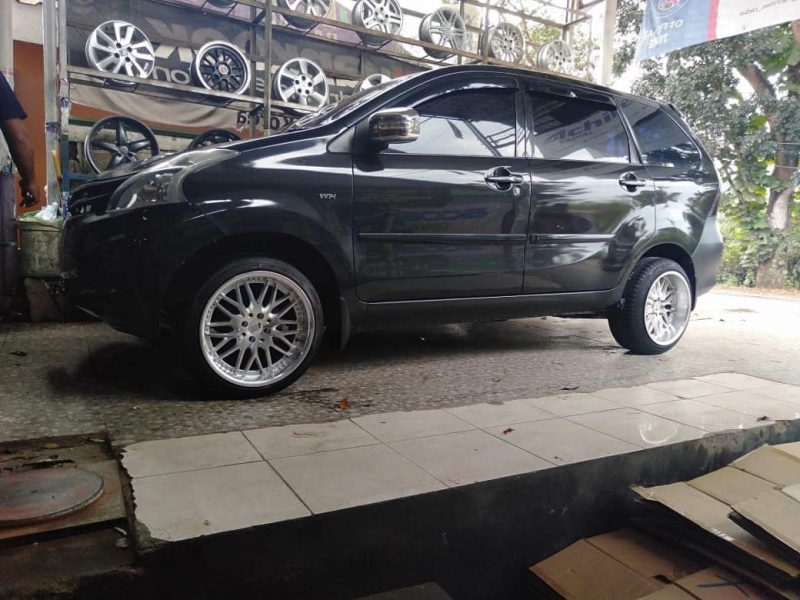 Leonis Bugel 17x8.5/9.5 8x100/114.3 By JF Luxury