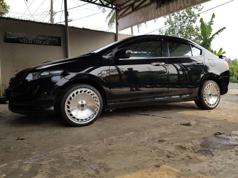 Honda City On DISH SF 17x7.5 4x100 By JF Luxury