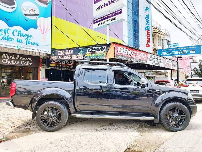 Colors : Satin Black