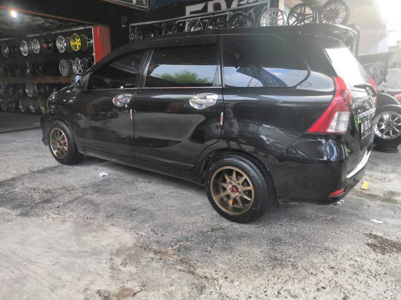 Toyota Avanza Veloz On Decor 16x7.0/8.5 8x100/114.3 By JF Luxury Wheels