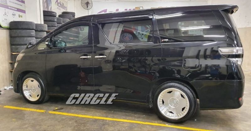 Toyota Vellfire On Oem Breyton 18x8.5/9/5 5x113.1