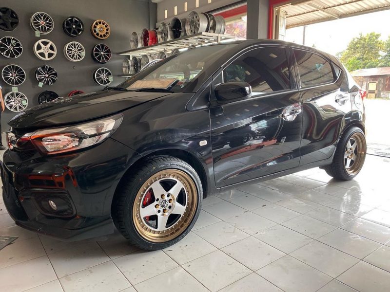 Honda Brio On AK067 17x7.5/8.5 8x100/114.3 +30+25 By JF Luxury Wheels