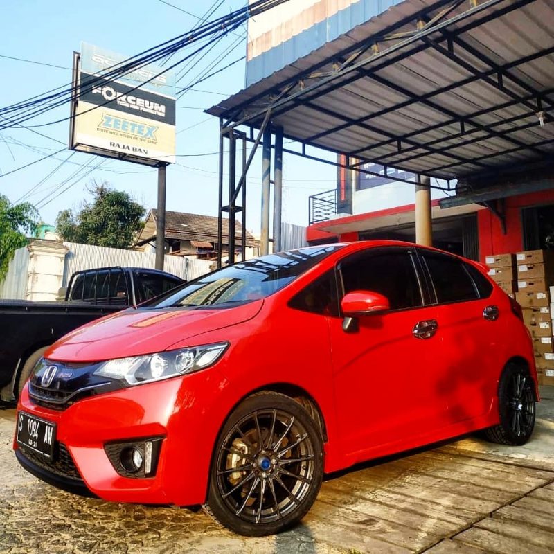 Honda Jazz On JFF-2 Gunmetal 17x7.0 4x100 +40 By JF Luxury Wheels