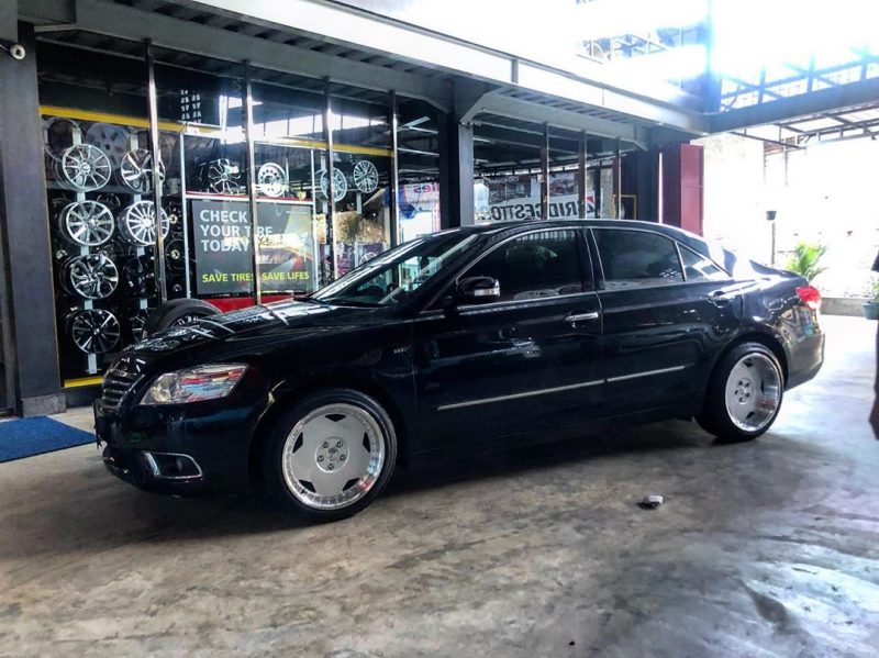 Toyota Carmry On Oem Breyton 18x8.5/9.5 5x114,3