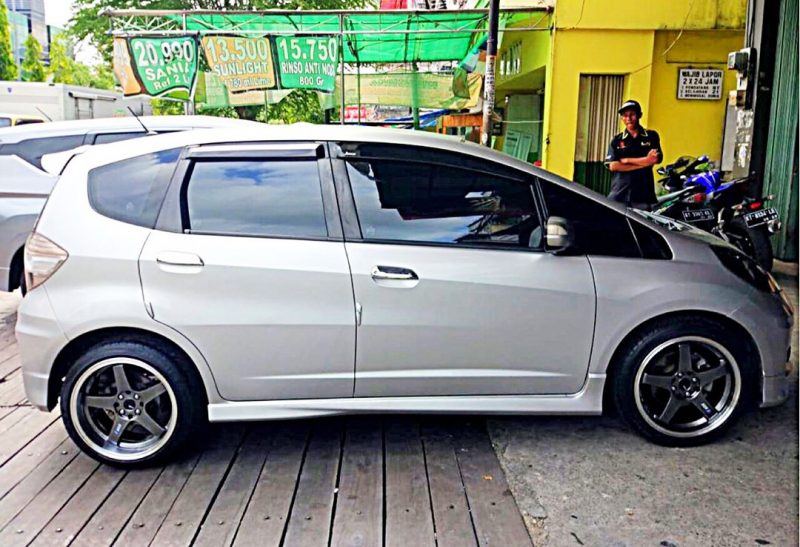 Honda Jazz On GTF01 Hyper Black/Gloss Machine Lip 17x7.5/8.5 8x100/114.3 +40 +30 By JF Luxury Wheels