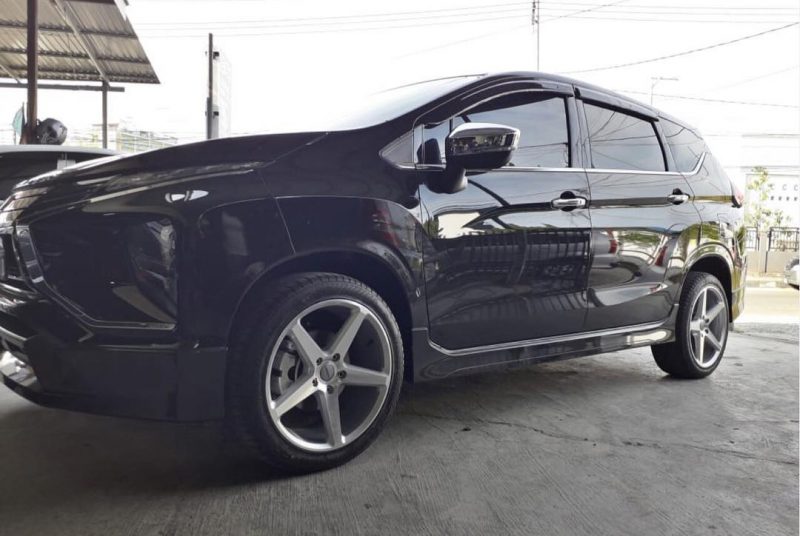 Mitsubishi Xpander On CG-201 Silver Machine Face/Silver Polish 18x8.0 5x114.,3 +35 By JF Luxury Wheels