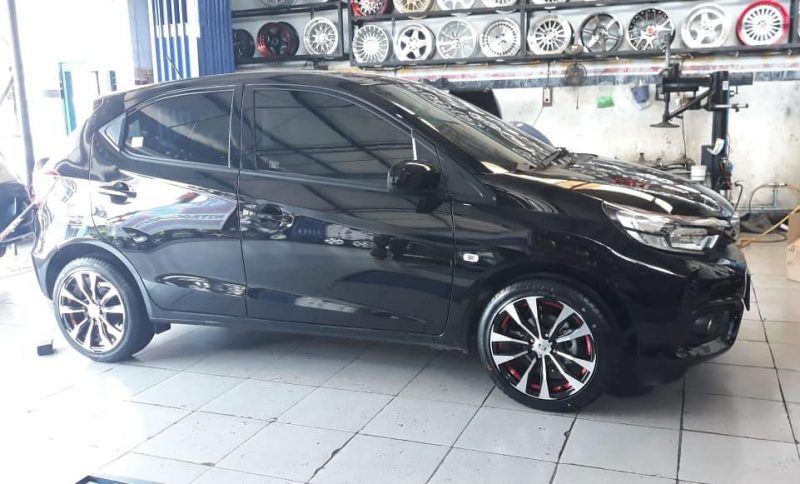 Honda Brio On JF027 Black Machine Face/Red Undercut Machine 16x7.0 8x100/114.3 +38