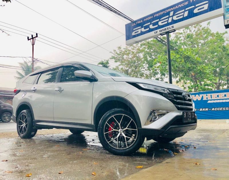 Daihatsu Terios On JF1038 Black Machine Face 17x7.5 5x114.3 By JF Luxury Wheels