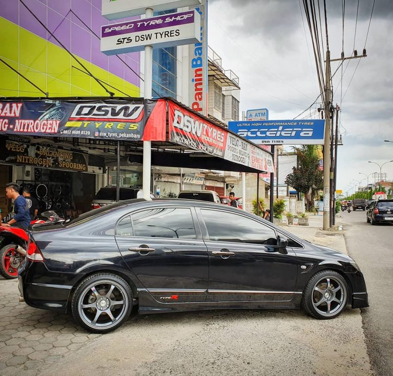 Honda Civic On TYPE-C RS Matt Gunmetal 18x8.5/9.5 5x114.3  +38 +35 By JF Luxury WHeels