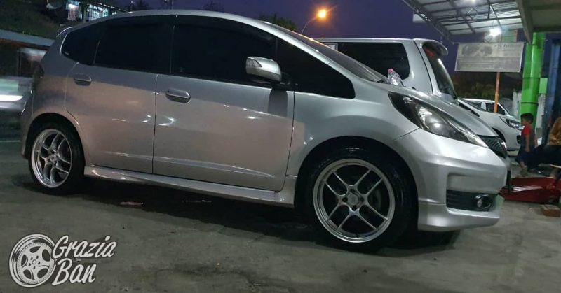 Honda Jazz On 4004 Silver Lip Machine 17x7.0 4x100 +40 By JF Luxury Wheels