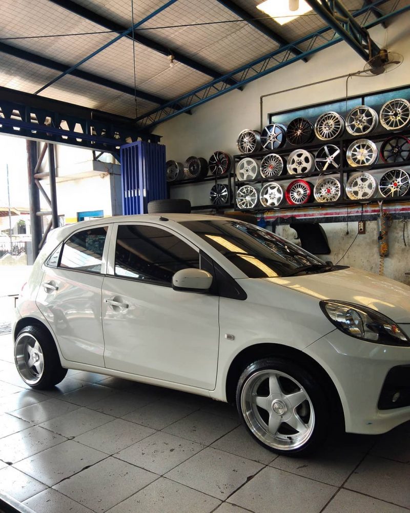 Honda Brio On ATEV Silver Machine Lip 16x8.0/9.0 8x100/114.3 +25 +20