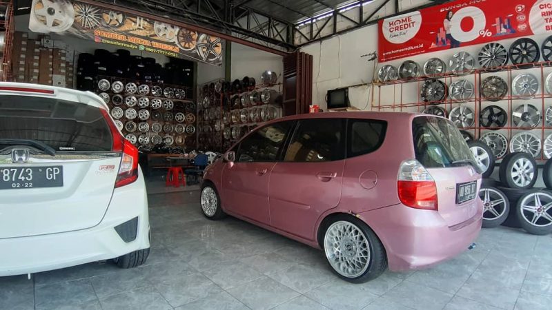 Honda Jazz On KOBE Silver Machine Face/Lip 16x7.0/8.5 8x100/114.3 +38 +30