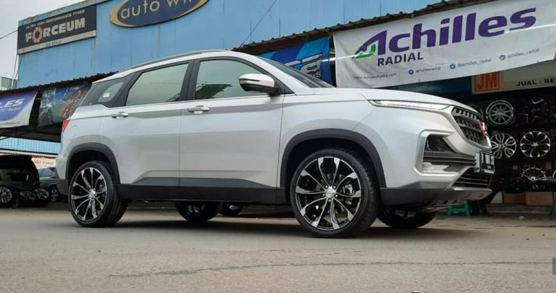 Black Machine Face/Chrome Rivets