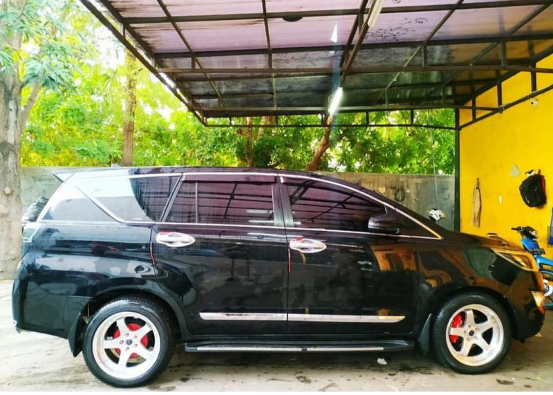 Color : Hyper Silver Machined Lip+Gold Rivets