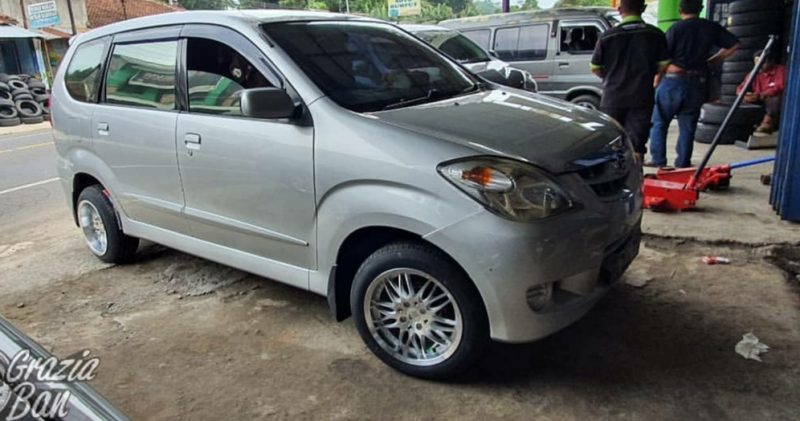 Color :  SMF/Lip/Chrome Rivets