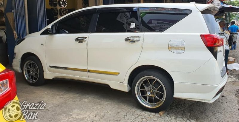 Color : Hyper Black Machine Lip+Chrome Rivets