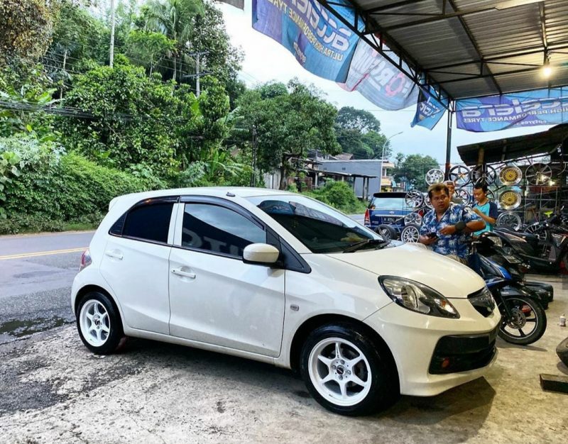 Color : White