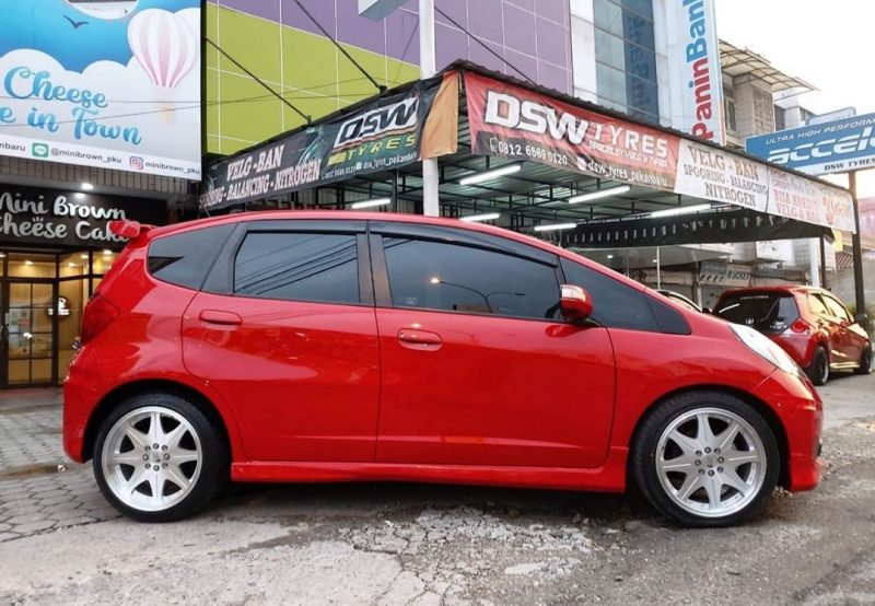 Color :  Silver Machine Face/Lip/Chrome Rivet