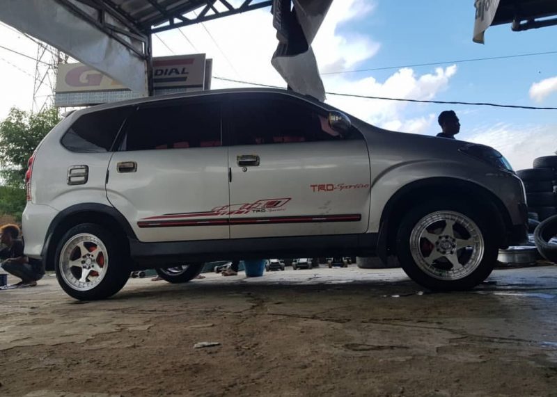 Colors : Silver Machine Face/Lip/Chrome Rivet