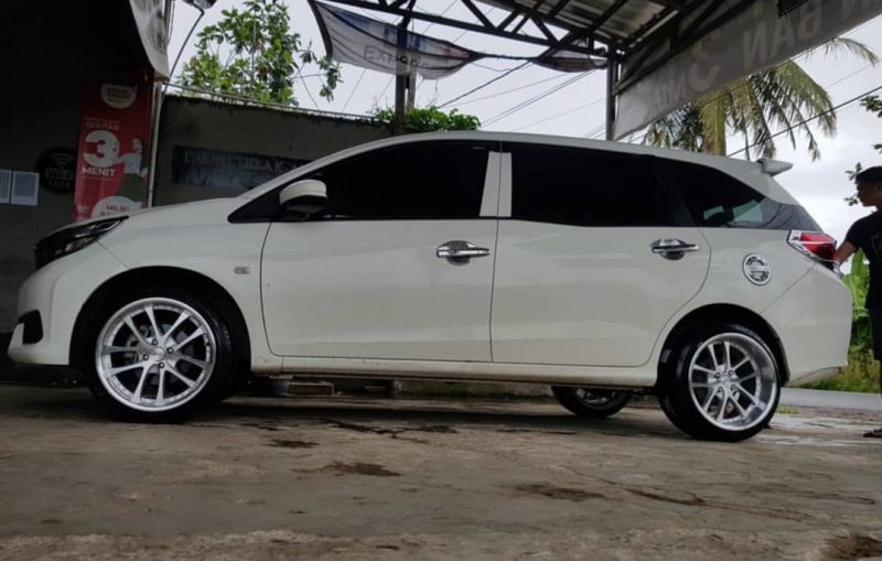 Colors : Silver Machine Face/Lip/Chrome Rivets