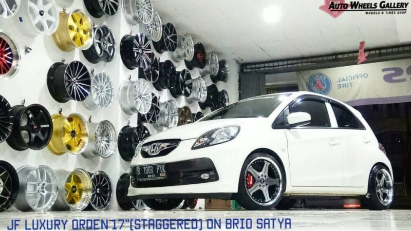 Colors : Black Machine Face/Lip/Chrome Rivets