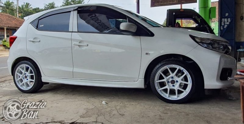 Colors : White/Blue Sticker