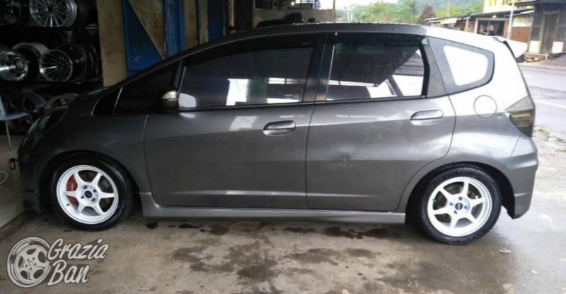 Colors : White/Blue Line