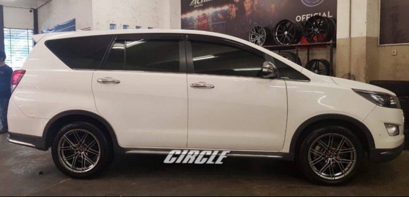 Colors : Hyper Black