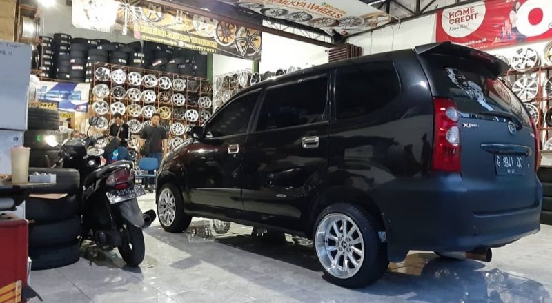 Colors : Silver Machine Face/Lip.Chrome Rivet