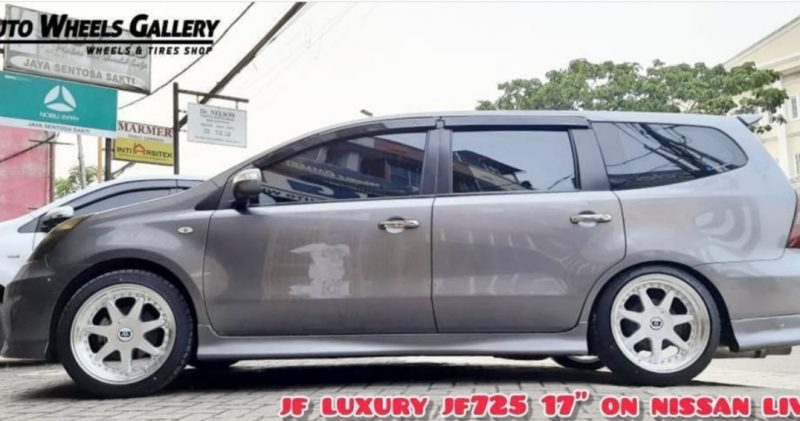 Colors : Silver Machine Lip/Chrome Rivets