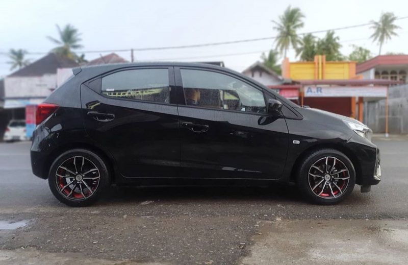 Colors : Black Machine Face/Red Undercut