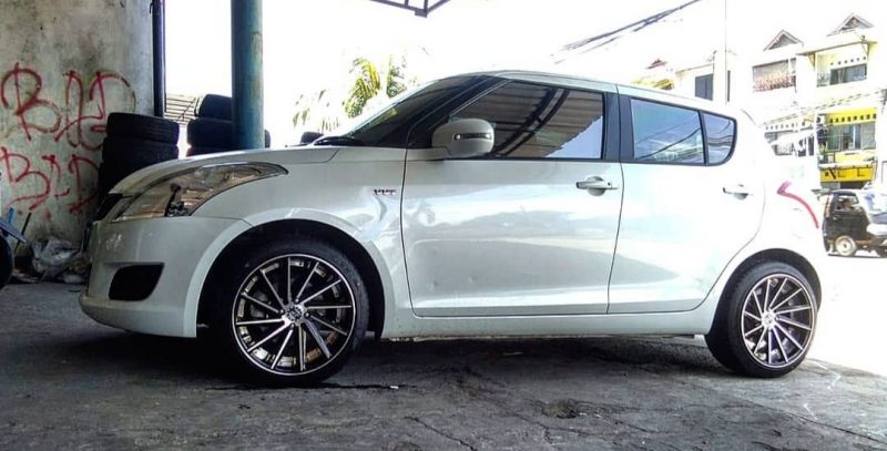 Colors : Black Machine Face/Full Undercut Machine/Gold Rivets