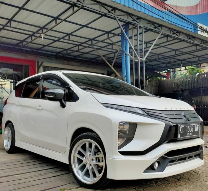 Colors : Silver Machine Face/Lip/Chrome Rivet