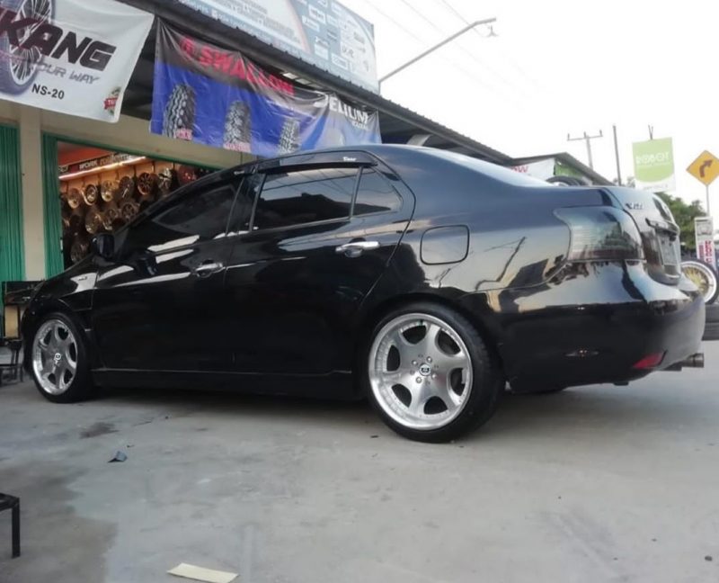 Colors : MS Silevr Machine Face/Chrome Rivets