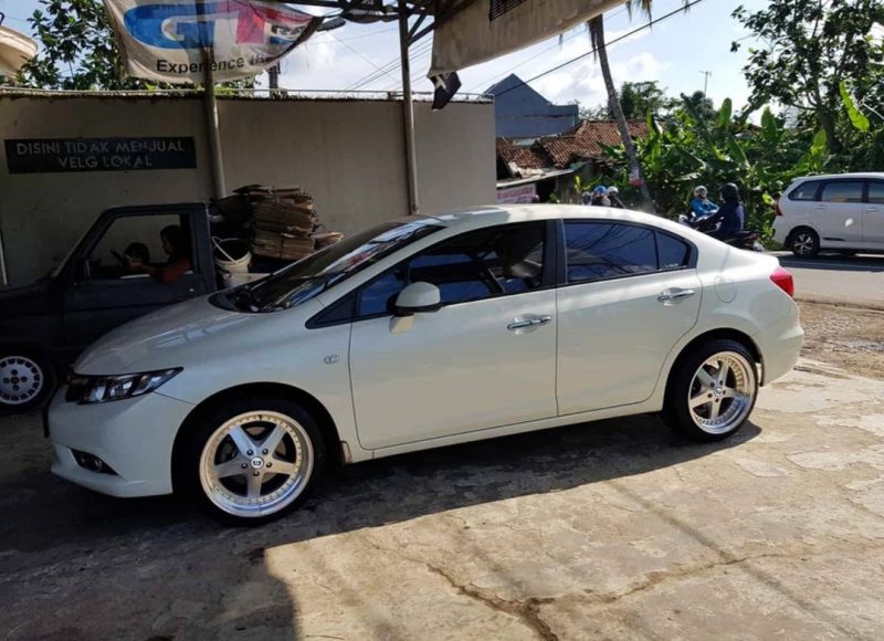 Colors : Silver Machine  Face/Lip/Gold Rivets