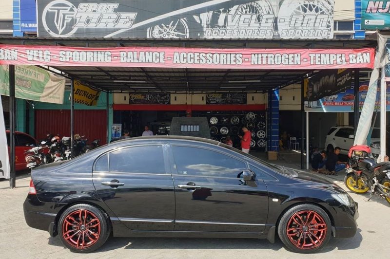 Colors : Black Machine Face/Red Undercut Machine