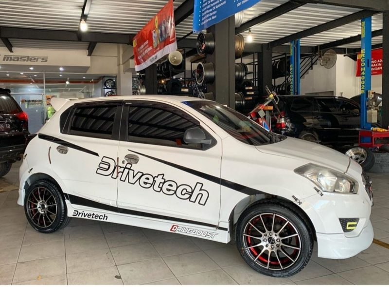 Colors : Black Machine Face/Red Machine Undercut