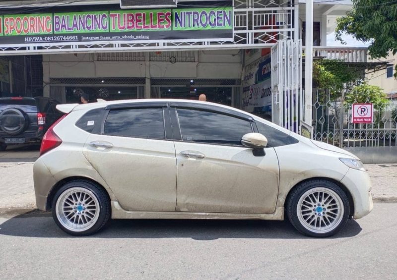 Colors ; Silver Machine Face/Lip/Chrome Rivet