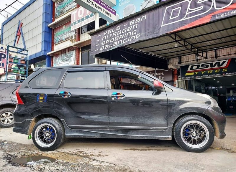 Colors : Black Machine Face/Black Coating Spoke Only/Machine Lip/Chrome Rivet