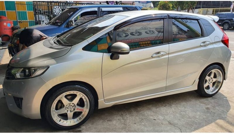 Colors : SF+Chrome Rivets