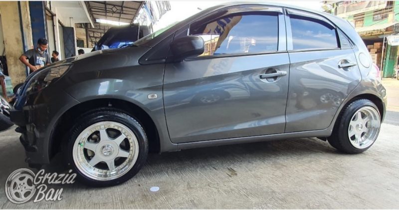 Colors : Silver Machine Lip/Gold Rivet